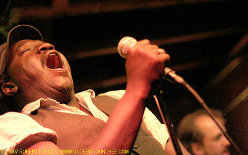 Marvin Tate at the Hideout, August '07 photo by Robert Loerzel | Marvin Tate performing at the Hideout